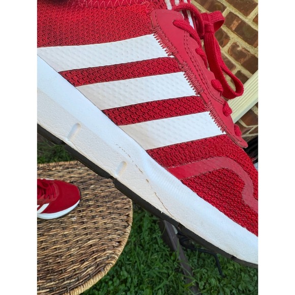Womens Adidas Swift Run in Scarlet Red Size 6 - Picture 9 of 10